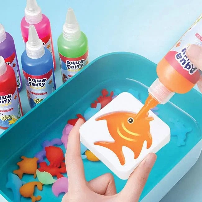 Set Magic Water, pentru creearea de figurine 3D, contine 12 piese: 4 bidoane cu lichid ce se solidifica in apa, de diferite c
